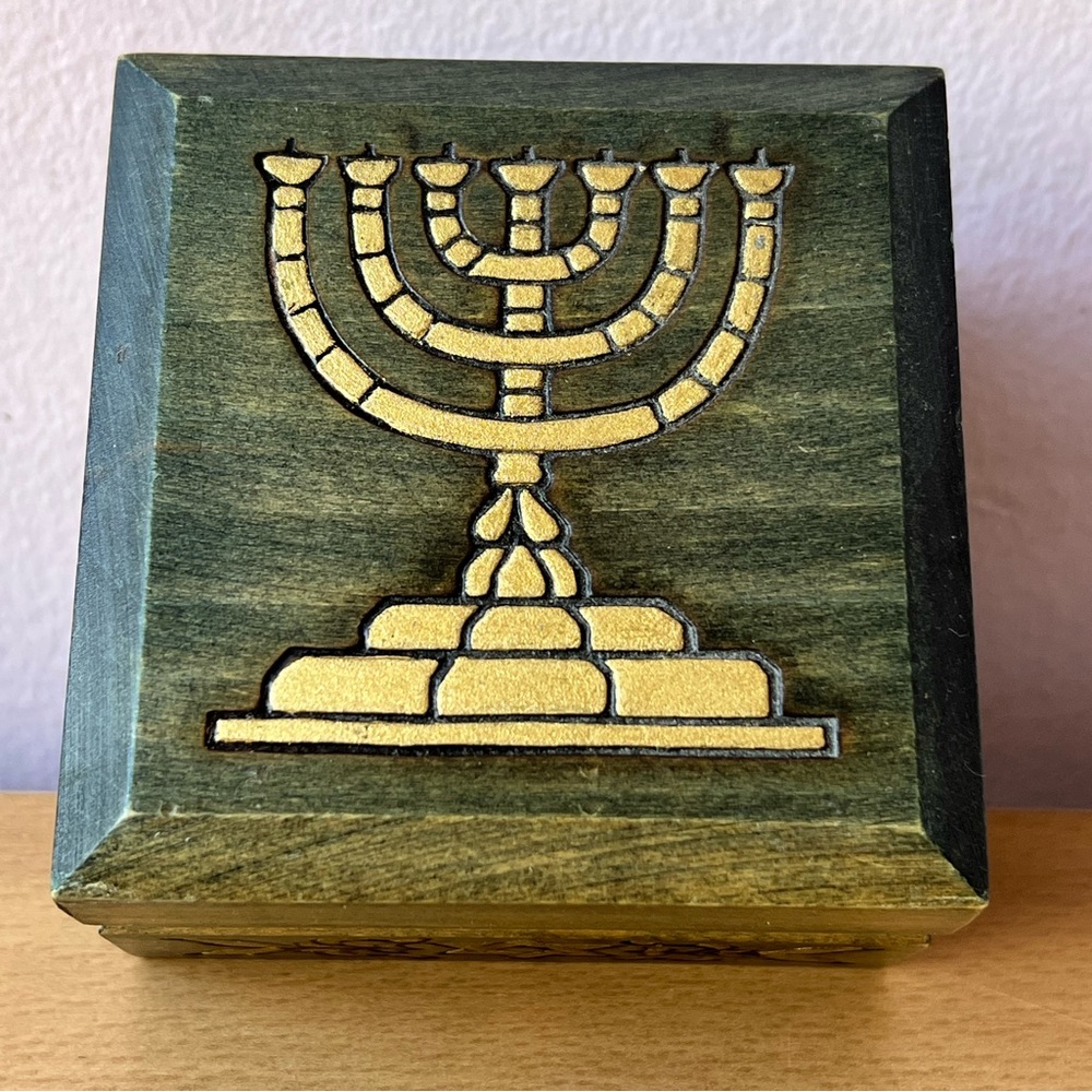 VINTAGE ISRAEL WOOD DECORATIVE BOX MENORAH MAGEN DAVID STAR OF DAVID GREEN GOLD - Picture 16 of 16